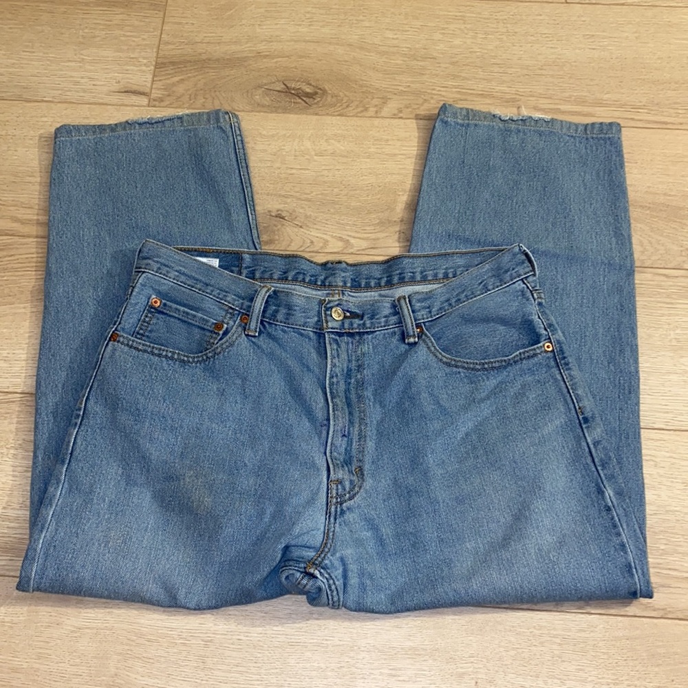 Vintage Levi’s 550 Relaxed Fit Medium Wash 5 pocket 100% Cotton Jeans 36” x 30”